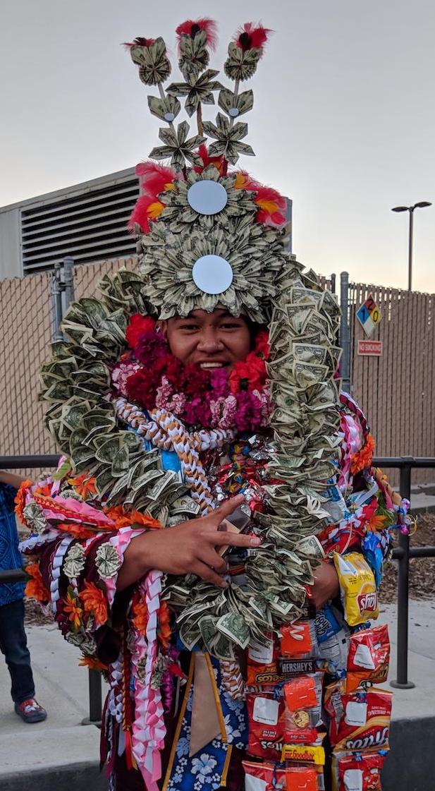 毕业生与金钱服装
