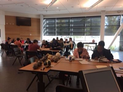 江南娱乐贴吧官网学生在教室里