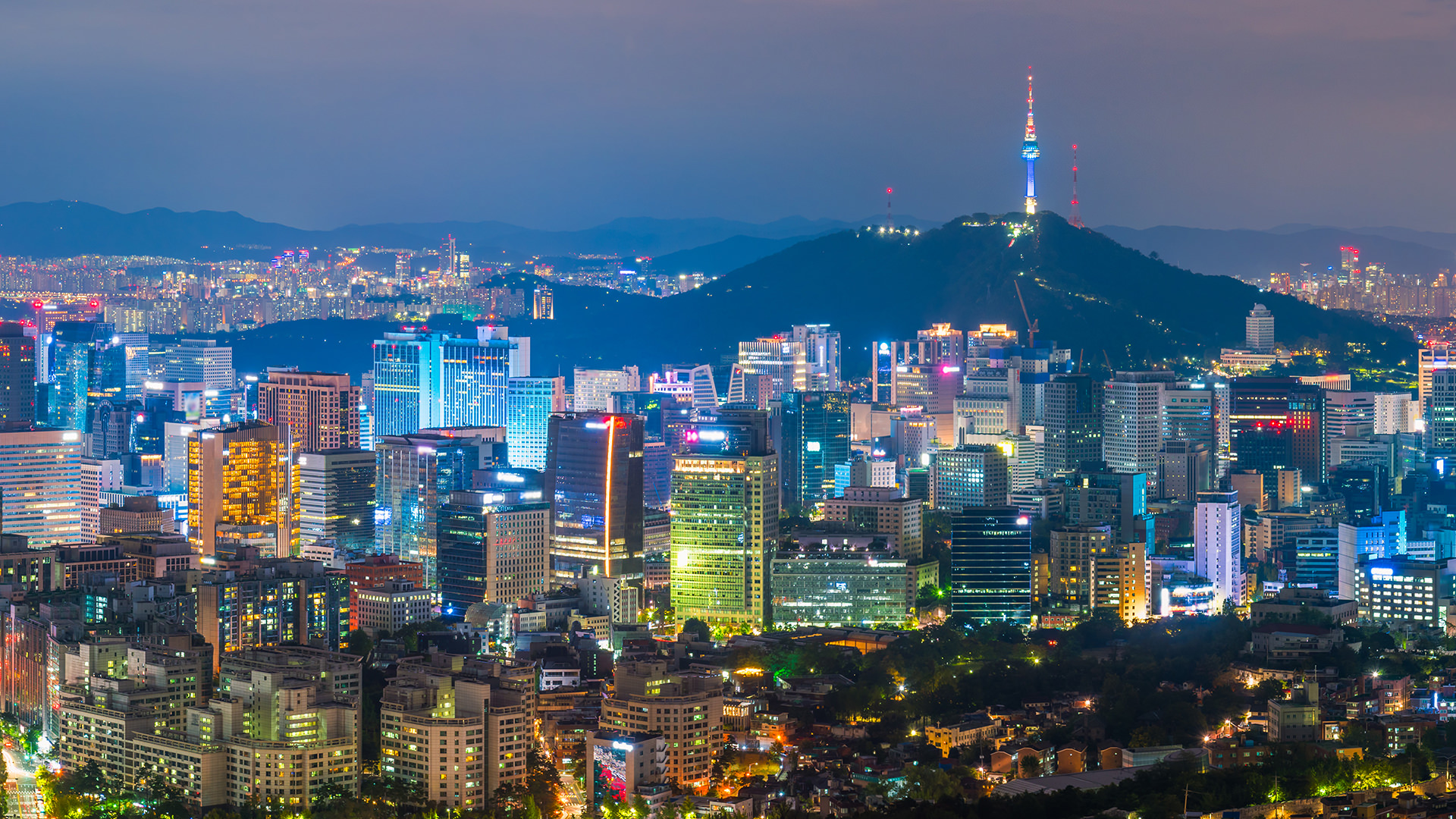 韩国首尔,在晚上