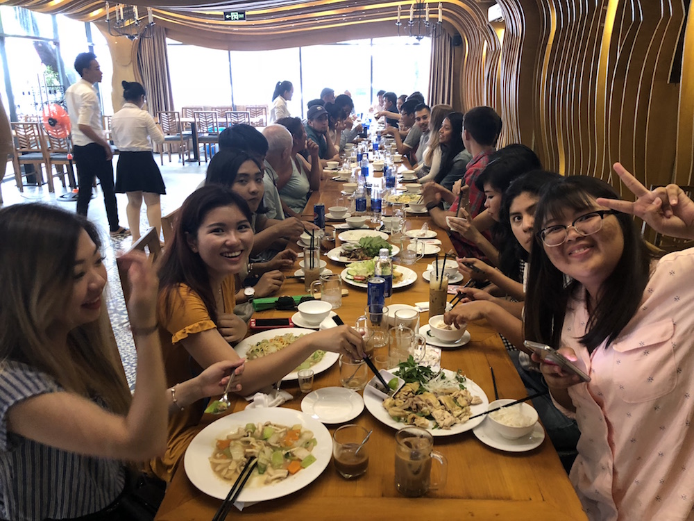 江南娱乐贴吧官网在越南学生吃